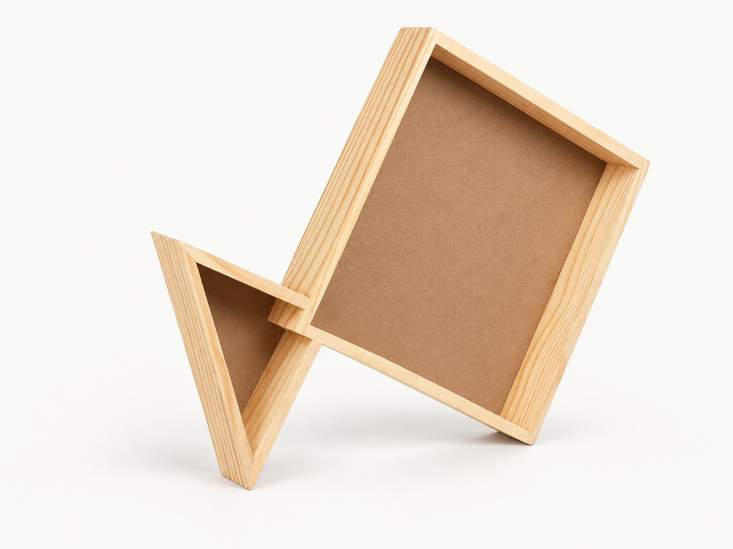 Two empty wood-framed hamper trays with brown base panels, shown in different sizes. Supplementary reference only; product identity, sizes and availability require confirmation.